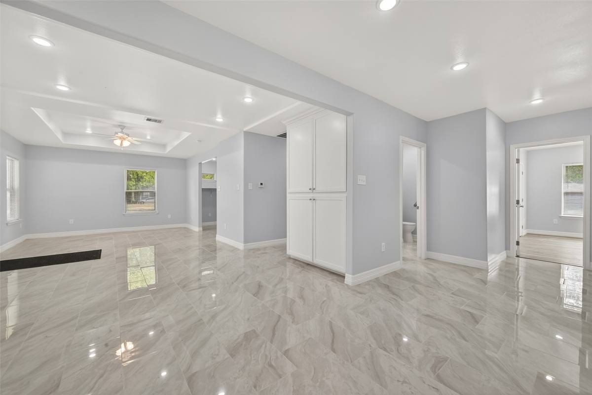 Apartment for rent at 6928 Apache St, Houston, TX 77028