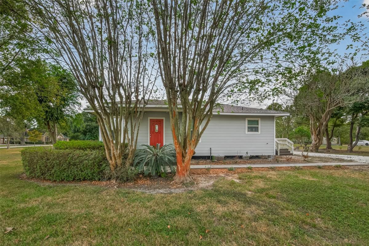 Apartment for rent at 6928 Apache St, Houston, TX 77028