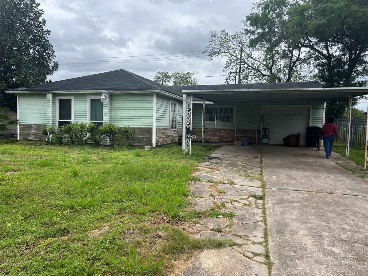 Apartment for rent at 5942 Ridgeway Dr, Houston, TX 77033