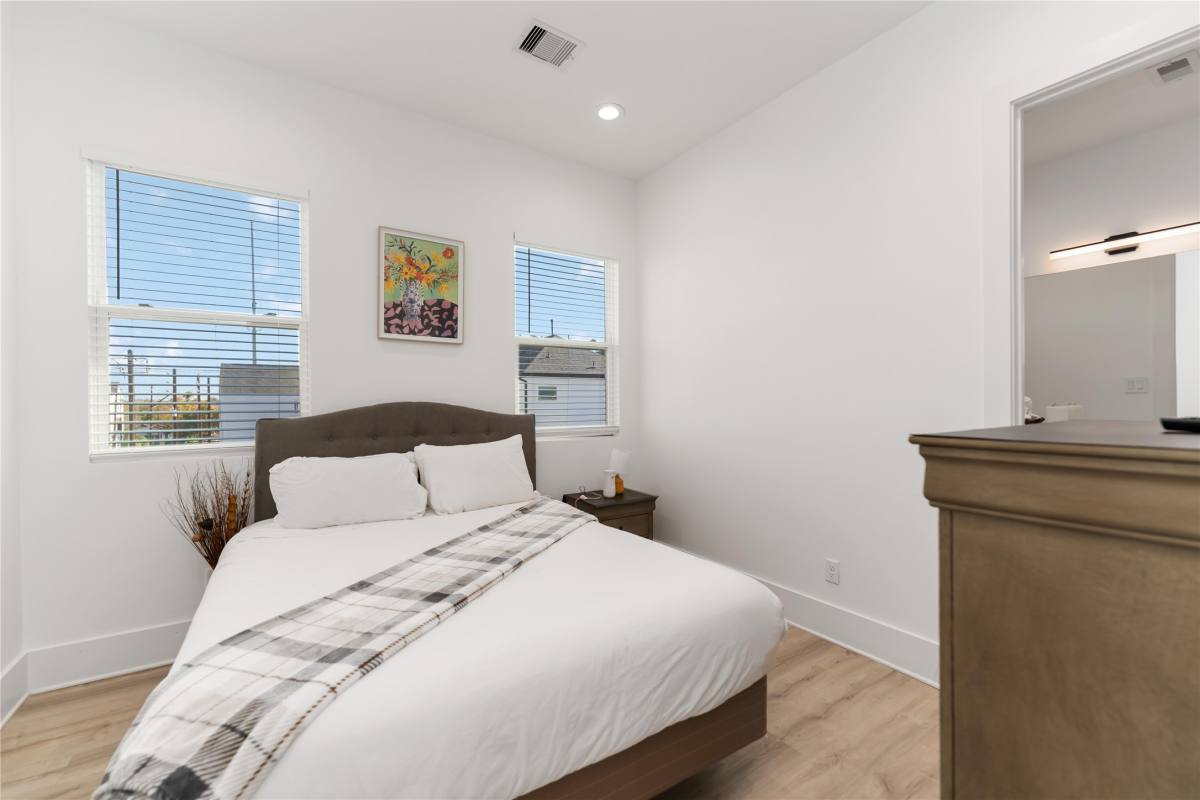 Apartment for rent at 3410 Baer St #3410C, Houston, TX 77020