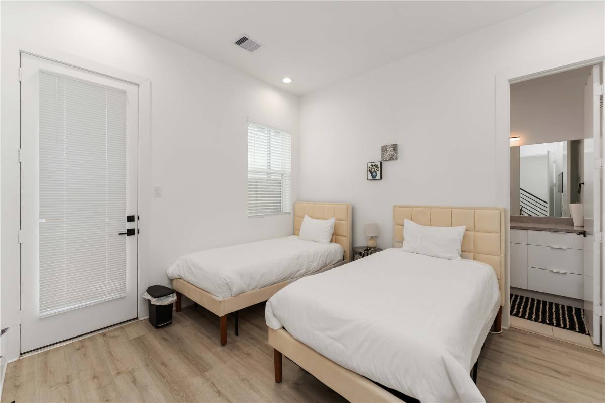 Apartment for rent at 3410 Baer St #3410C, Houston, TX 77020