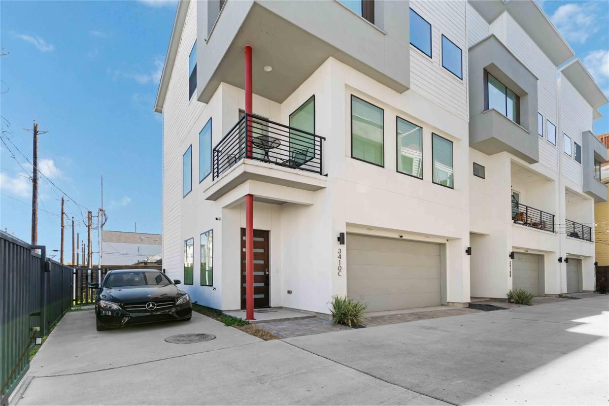 Apartment for rent at 3410 Baer St #3410C, Houston, TX 77020