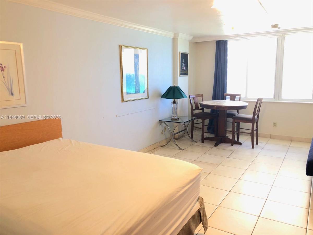 Apartment for rent at 19201 Collins Ave #823, North Miami Beach, FL 33160
