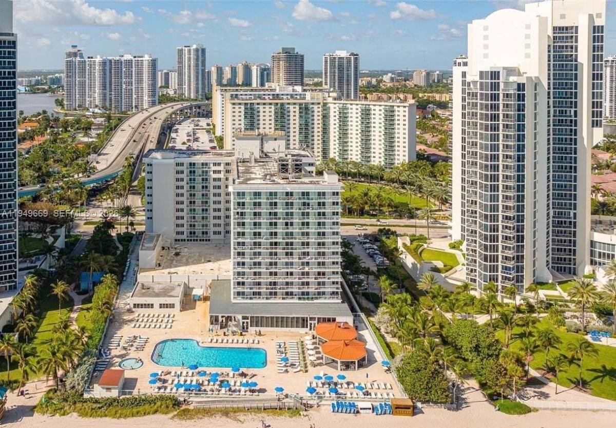 Apartment for rent at 19201 Collins Ave #823, North Miami Beach, FL 33160