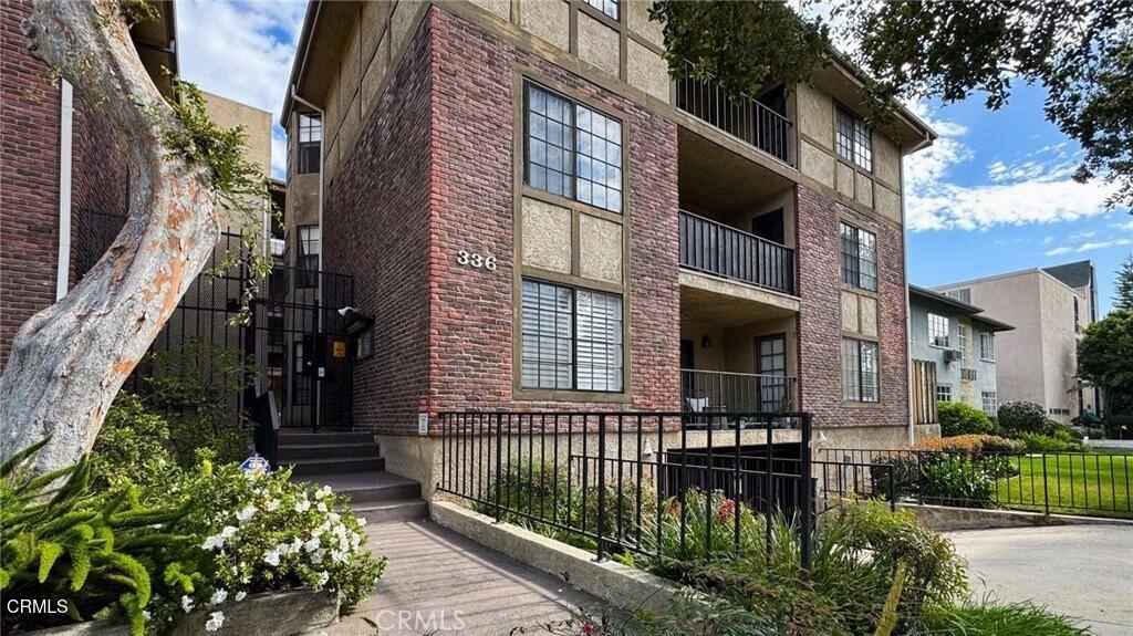 Condo for rent at 336 N Louise St #17, Glendale, CA 91206