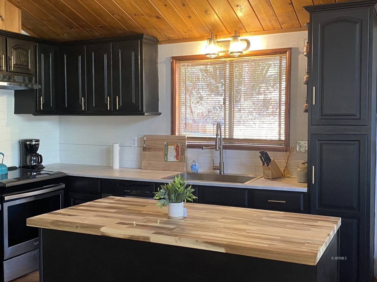 Apartment for rent at 25300 Marion Ridge Dr, Idyllwild, CA 92549