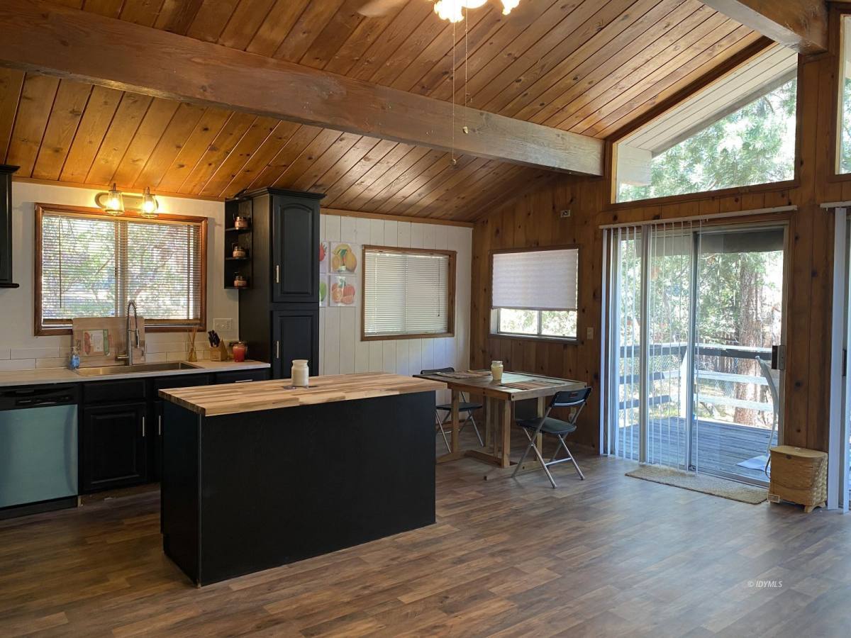 Apartment for rent at 25300 Marion Ridge Dr, Idyllwild, CA 92549