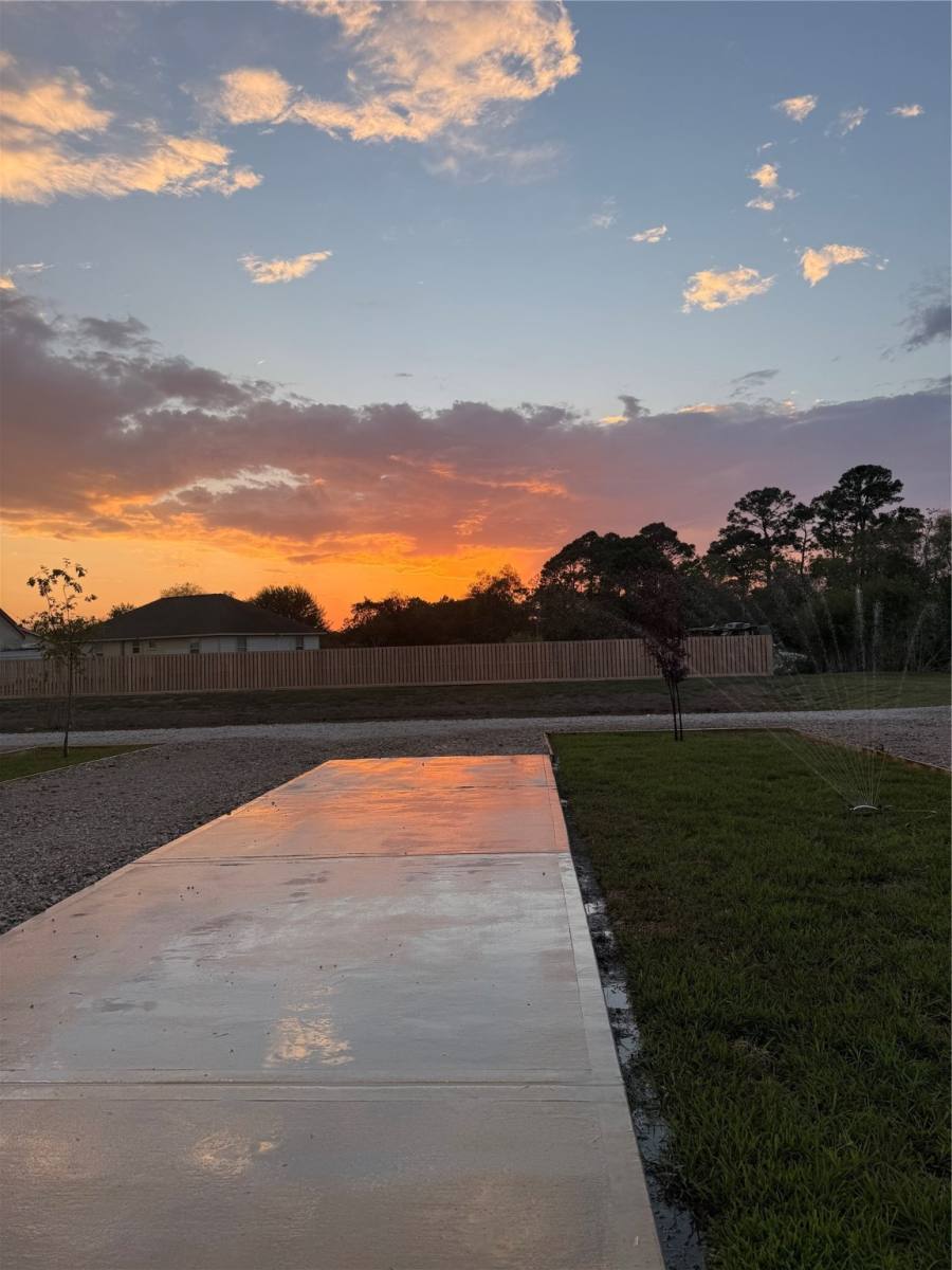 Apartment for rent at 17310 Cowan Rd, Alvin, TX 77511
