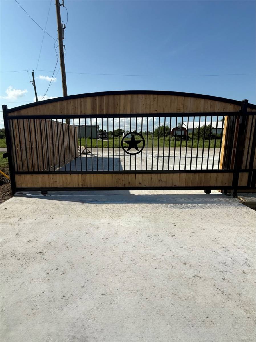 Apartment for rent at 17310 Cowan Rd, Alvin, TX 77511