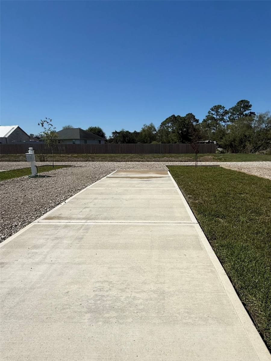 Apartment for rent at 17310 Cowan Rd, Alvin, TX 77511