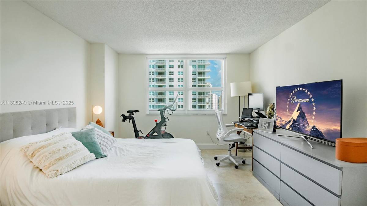 Condo for rent at 1155 Brickell Bay Dr #2208, Miami, FL 33131