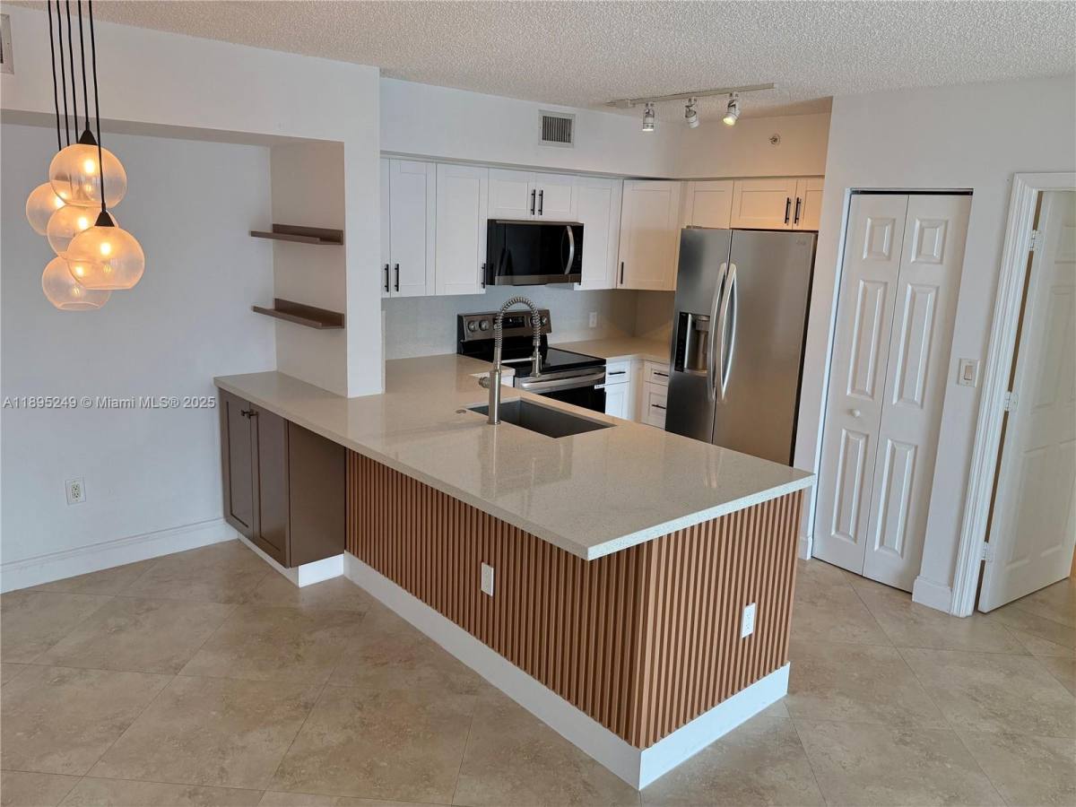 Condo for rent at 1155 Brickell Bay Dr #2208, Miami, FL 33131