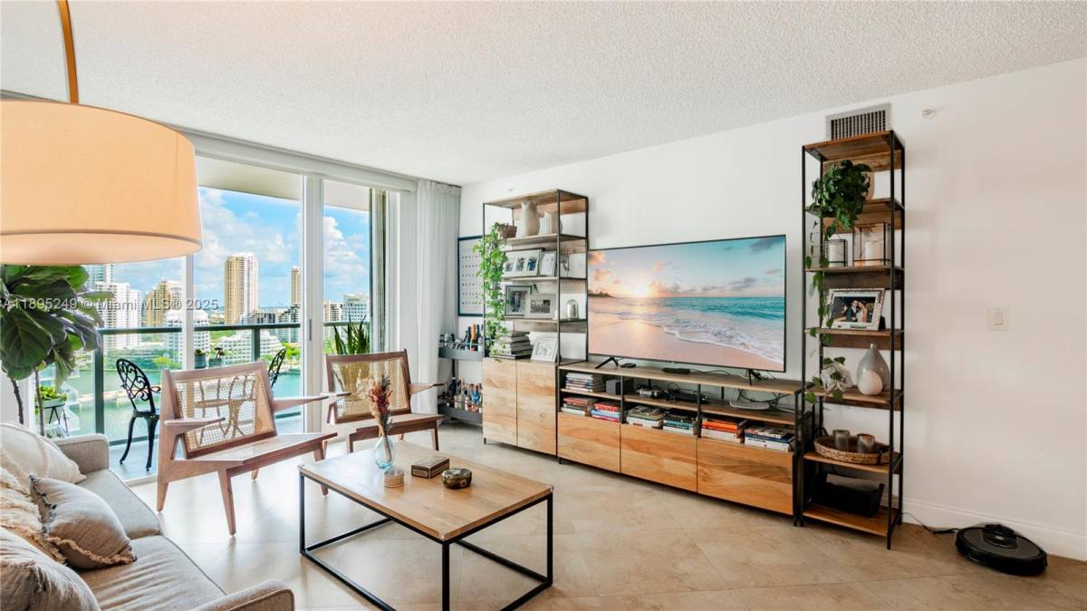 Condo for rent at 1155 Brickell Bay Dr #2208, Miami, FL 33131