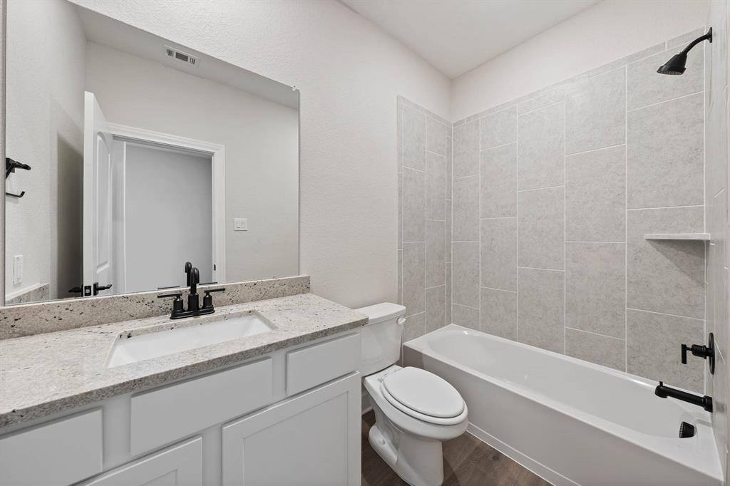 Apartment for rent at 1012 Pecan Place, Hutchins, TX 75141