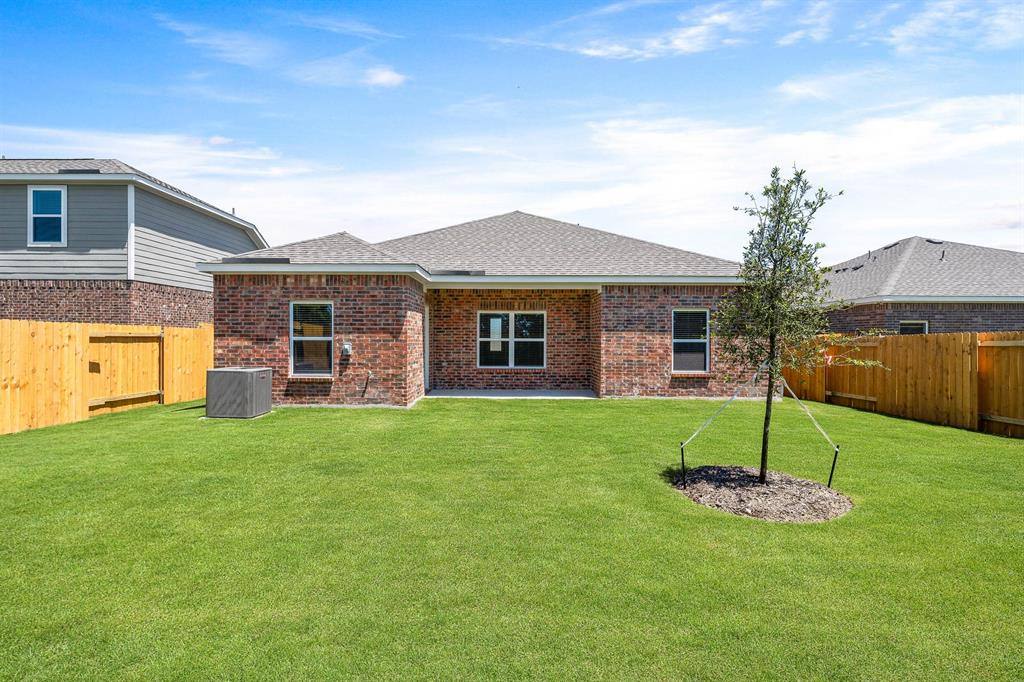 Apartment for rent at 1012 Pecan Place, Hutchins, TX 75141