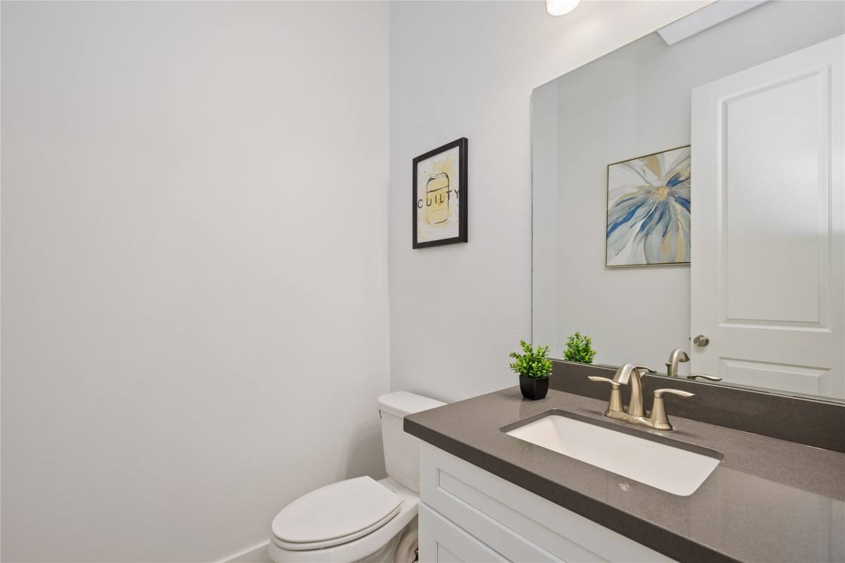 Apartment for rent at 5914 Val Verde St, Houston, TX 77057