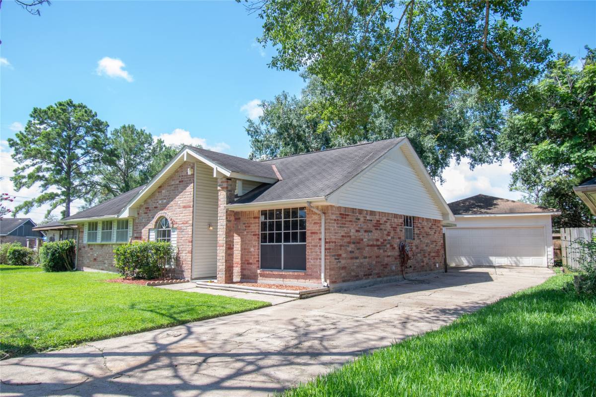 Apartment for rent at 10418 Sagemeadow Lane, Houston, TX 77089