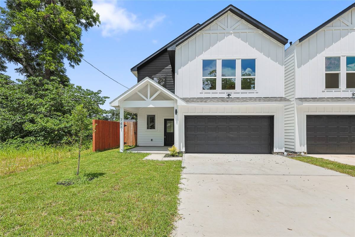 Apartment for rent at 7413 Charlie St, Houston, TX 77088