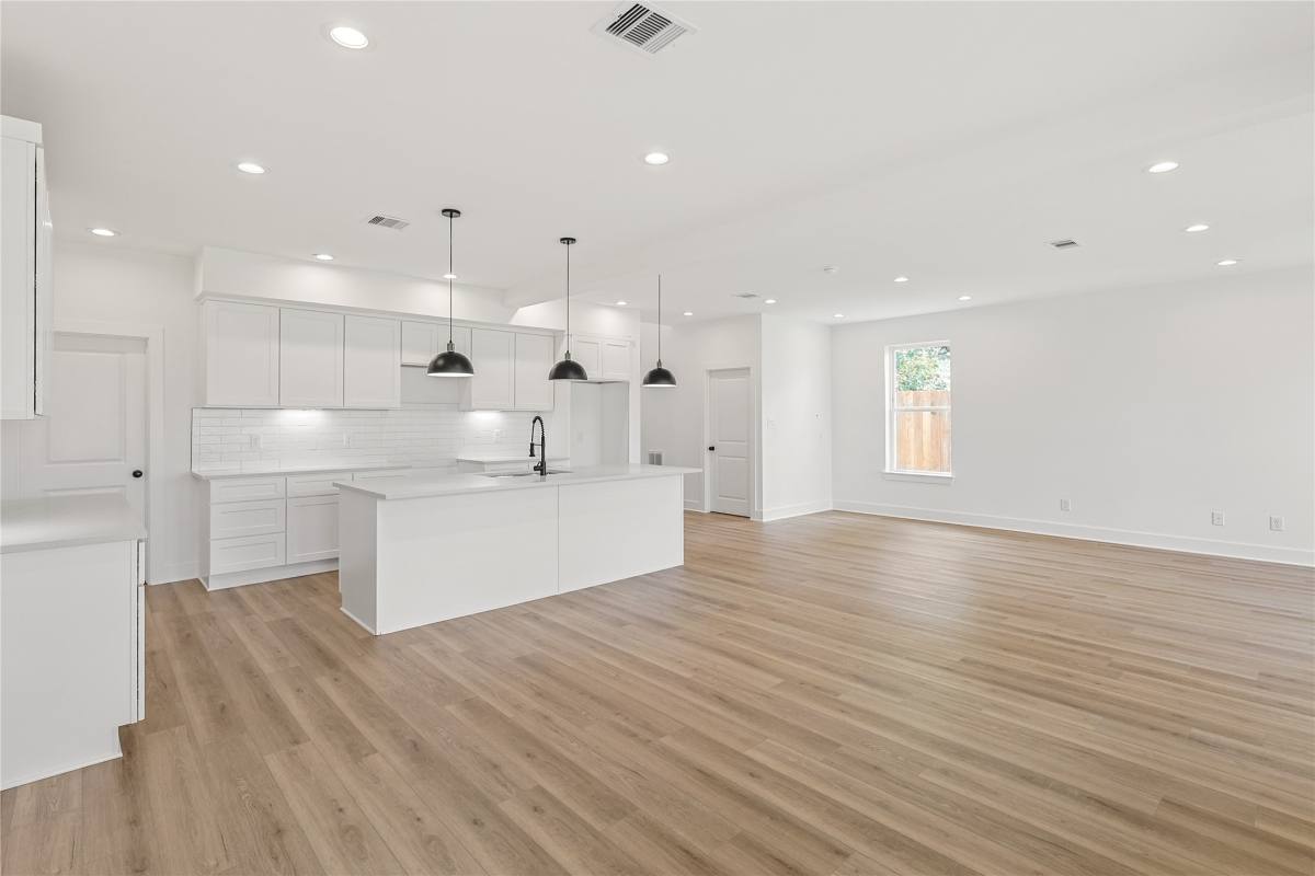 Apartment for rent at 7413 Charlie St, Houston, TX 77088
