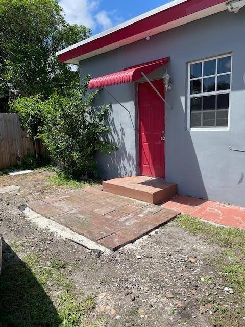 Apartment for rent at 1628 McKinley St, Hollywood, FL 33020