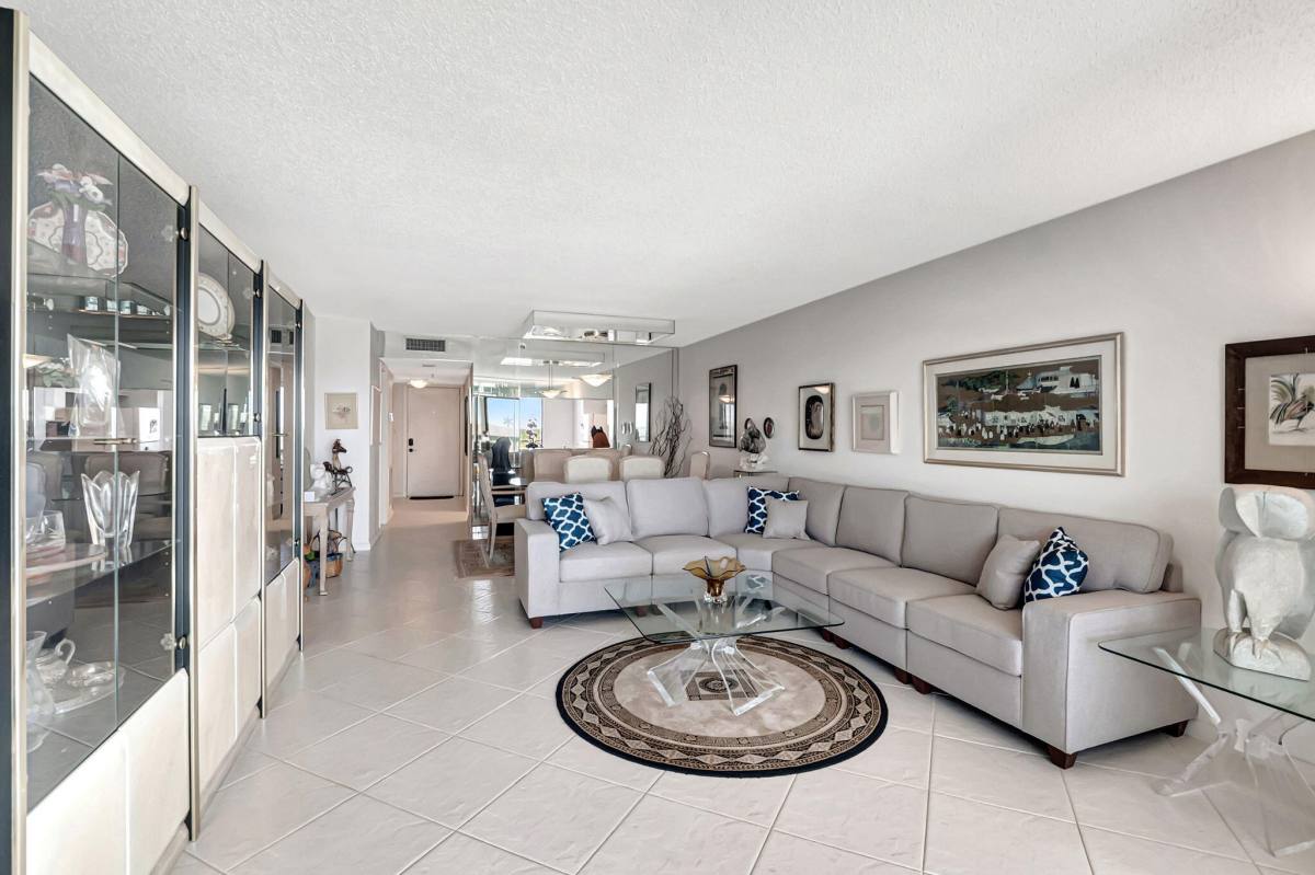 Apartment for rent at 6866 Huntington Lane #806, Delray Beach, FL 33446
