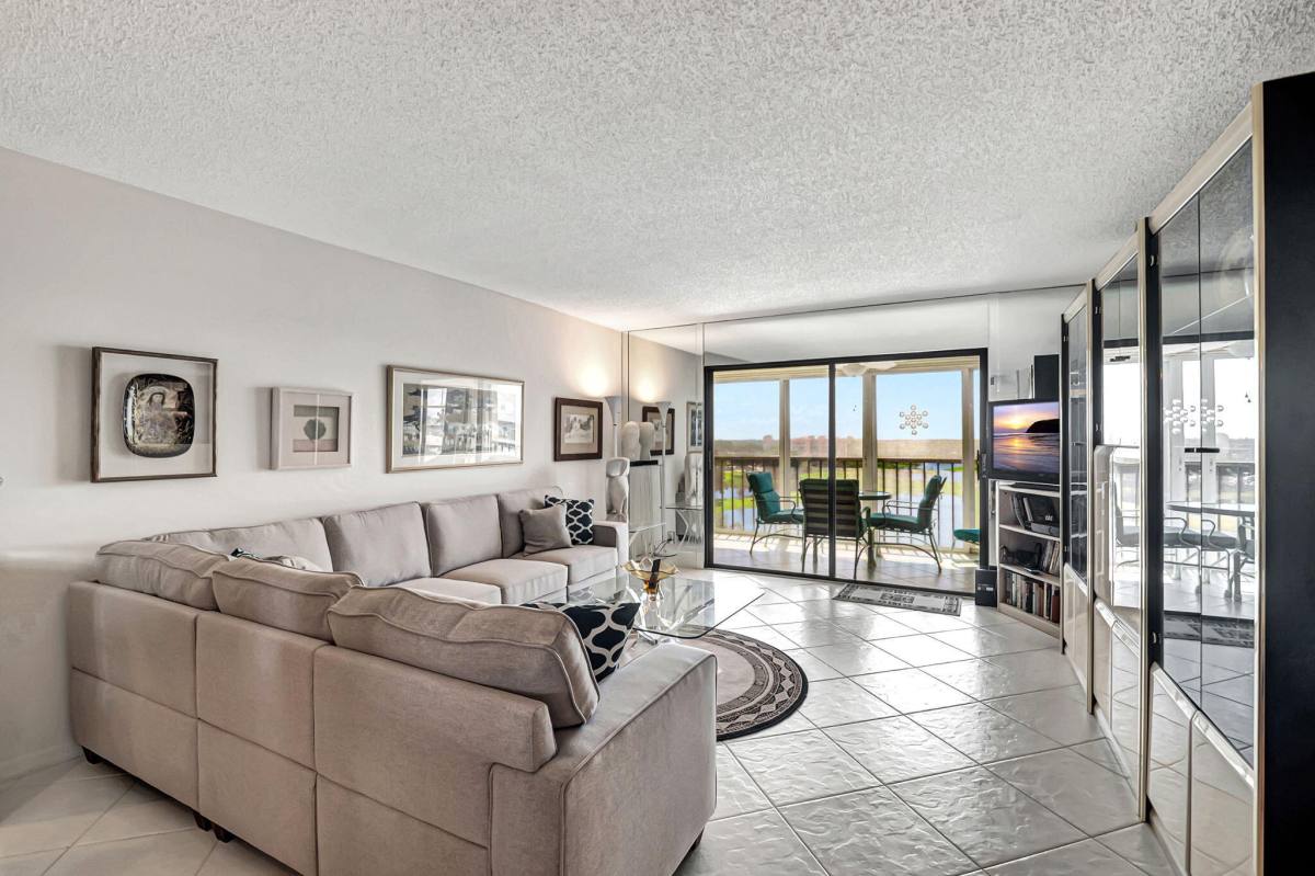 Apartment for rent at 6866 Huntington Lane #806, Delray Beach, FL 33446