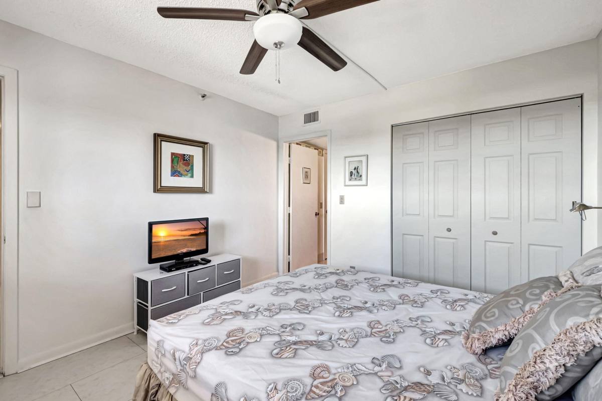 Apartment for rent at 6866 Huntington Lane #806, Delray Beach, FL 33446