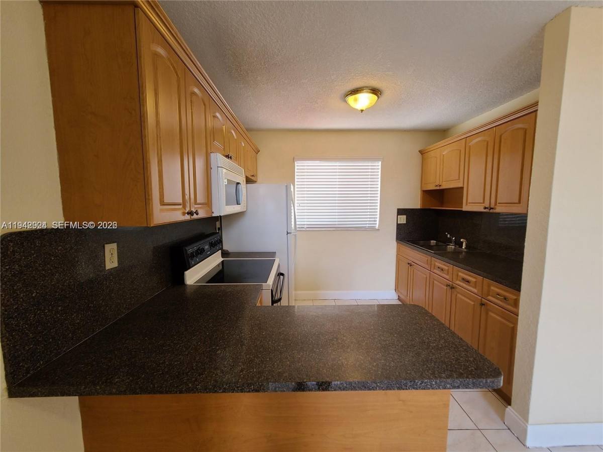 Apartment for rent at 2710 W 60th Place #202, Hialeah, FL 33016