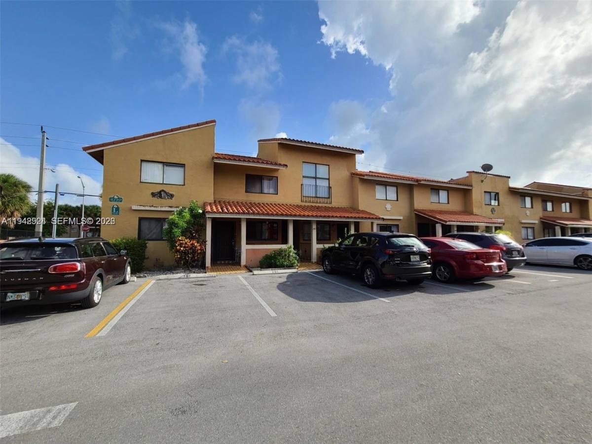 Apartment for rent at 2710 W 60th Place #202, Hialeah, FL 33016