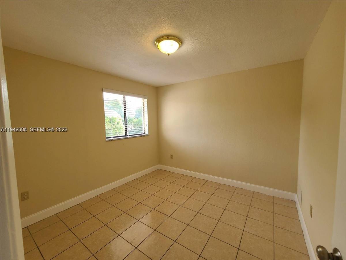 Apartment for rent at 2710 W 60th Place #202, Hialeah, FL 33016