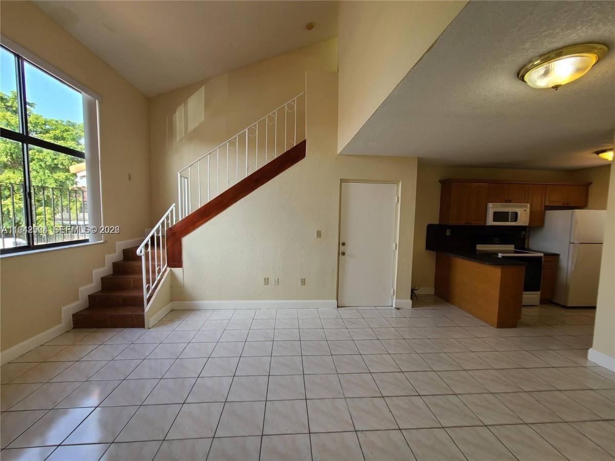 Apartment for rent at 2710 W 60th Place #202, Hialeah, FL 33016