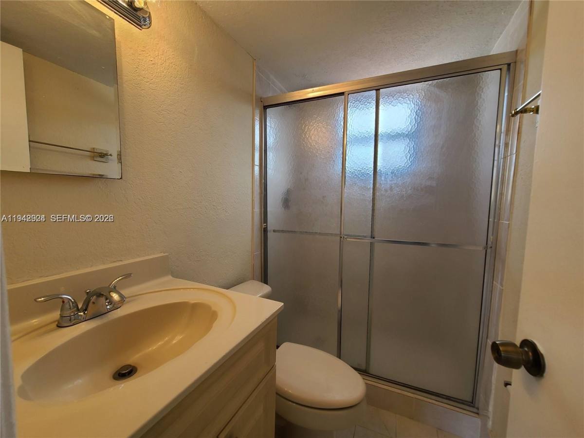 Apartment for rent at 2710 W 60th Place #202, Hialeah, FL 33016