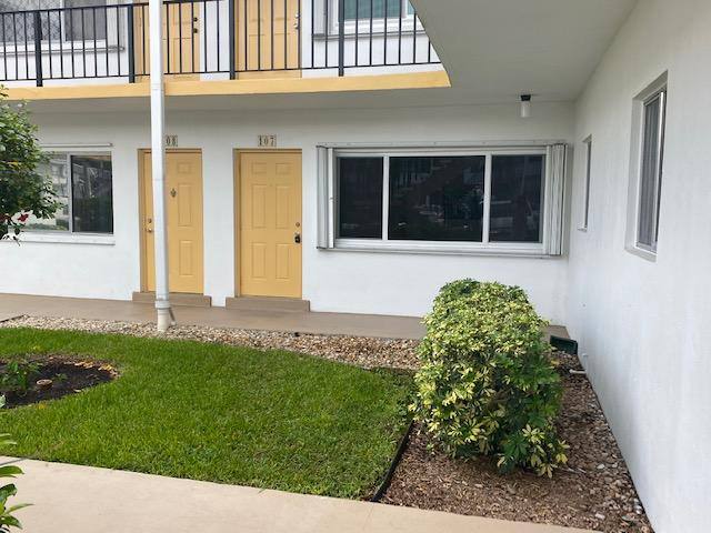 Apartment for rent at 3360 Lake Osborne Dr #107, Lake Worth, FL 33461