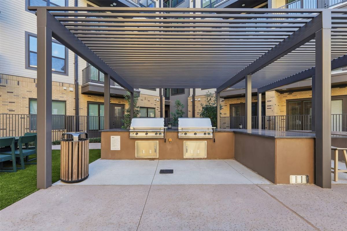 Apartment for rent at 1950 Winrock Blvd #1950A1, Houston, TX 77057