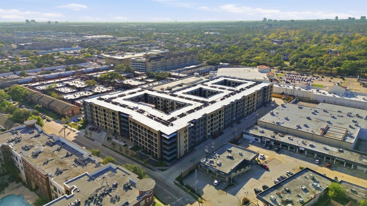 Apartment for rent at 1950 Winrock Blvd #1950A1, Houston, TX 77057