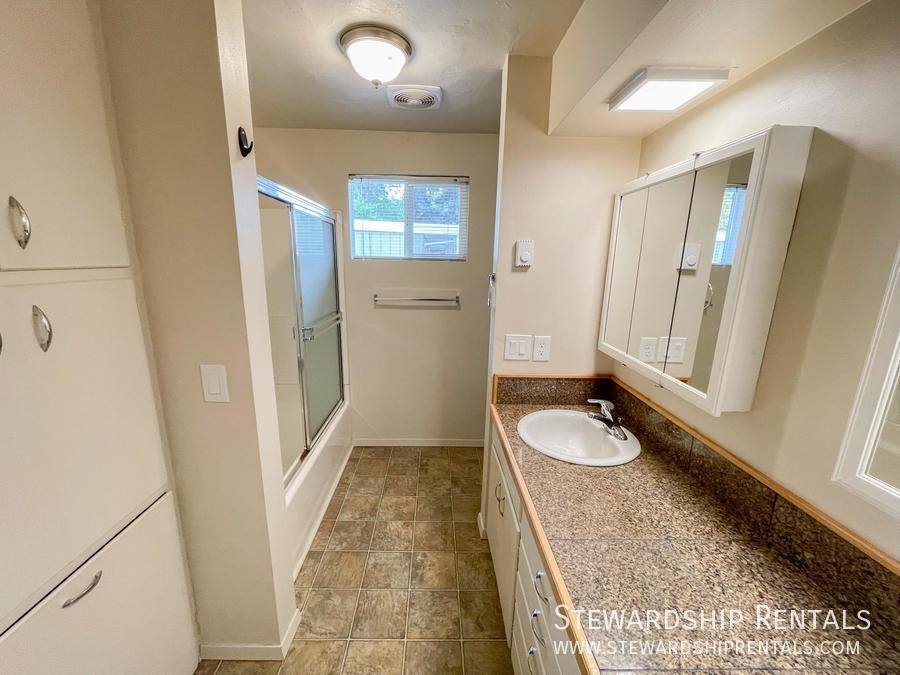 Apartment for rent at 1458 E 19th Ave, Eugene, OR 97403