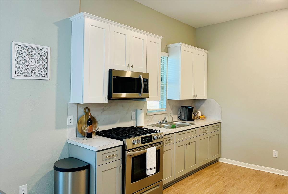 Apartment for rent at 1714 Mary St #1714A, Houston, TX 77026