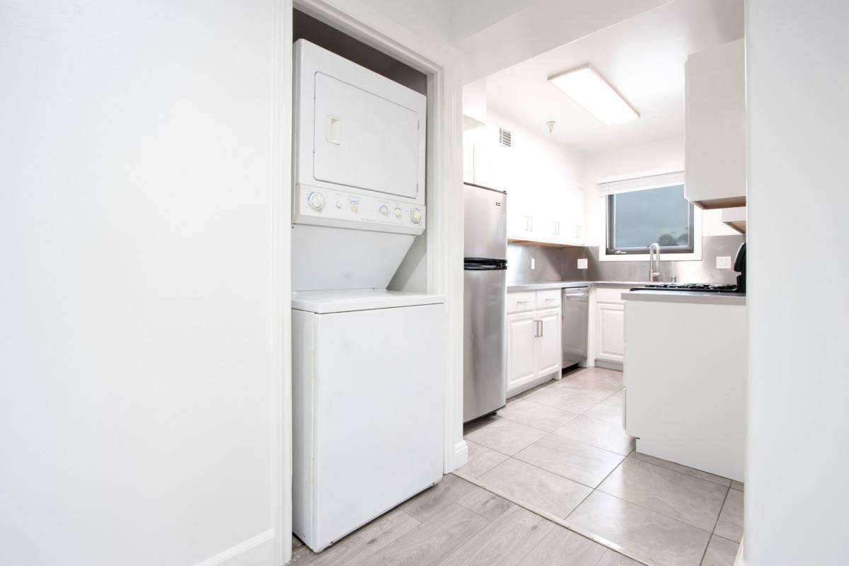 Townhouse for rent at 1342 N Highland Ave, Los Angeles, CA 90028