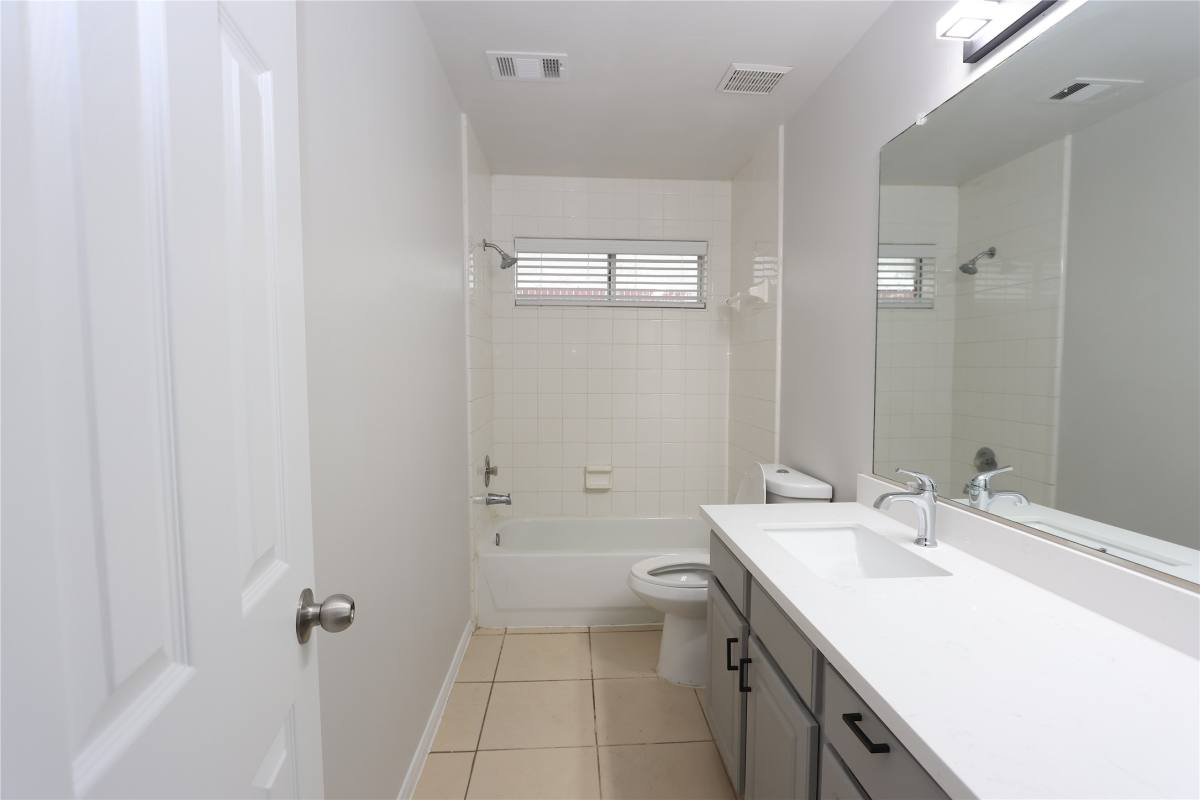 Apartment for rent at 16243 April Ridge Dr, Houston, TX 77083