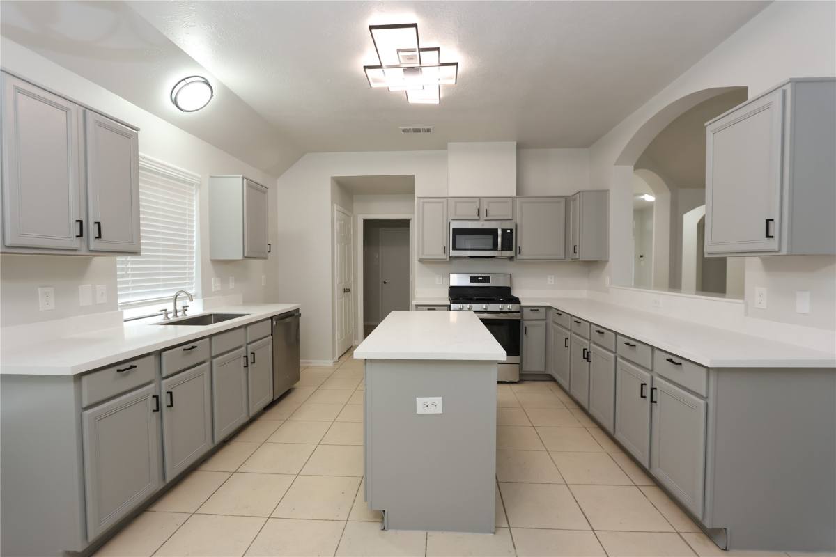 Apartment for rent at 16243 April Ridge Dr, Houston, TX 77083