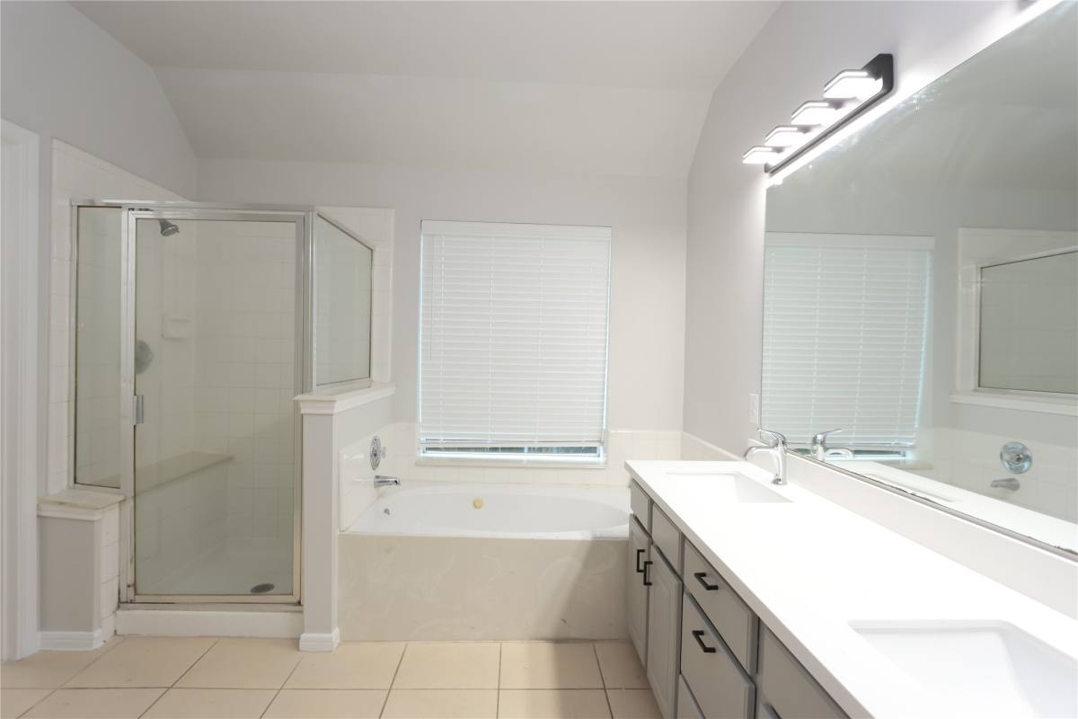 Apartment for rent at 16243 April Ridge Dr, Houston, TX 77083