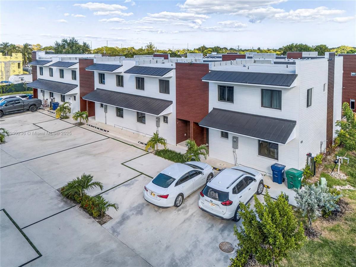 Townhouse for rent at 936 NW 10th St #936-3, Homestead, FL 33034