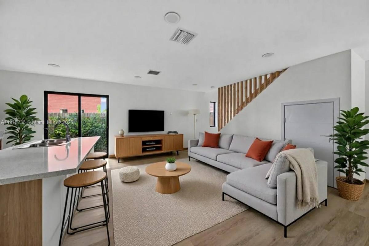 Townhouse for rent at 936 NW 10th St #936-3, Homestead, FL 33034