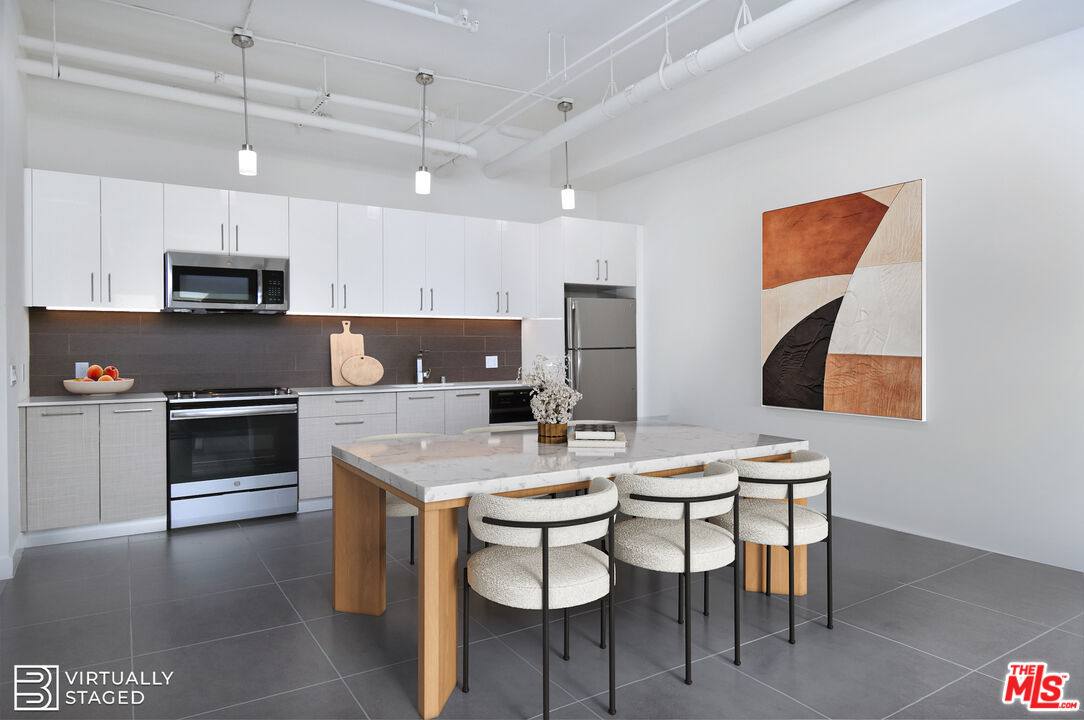 Condo for rent at 939 S Broadway #1006, Los Angeles, CA 90015