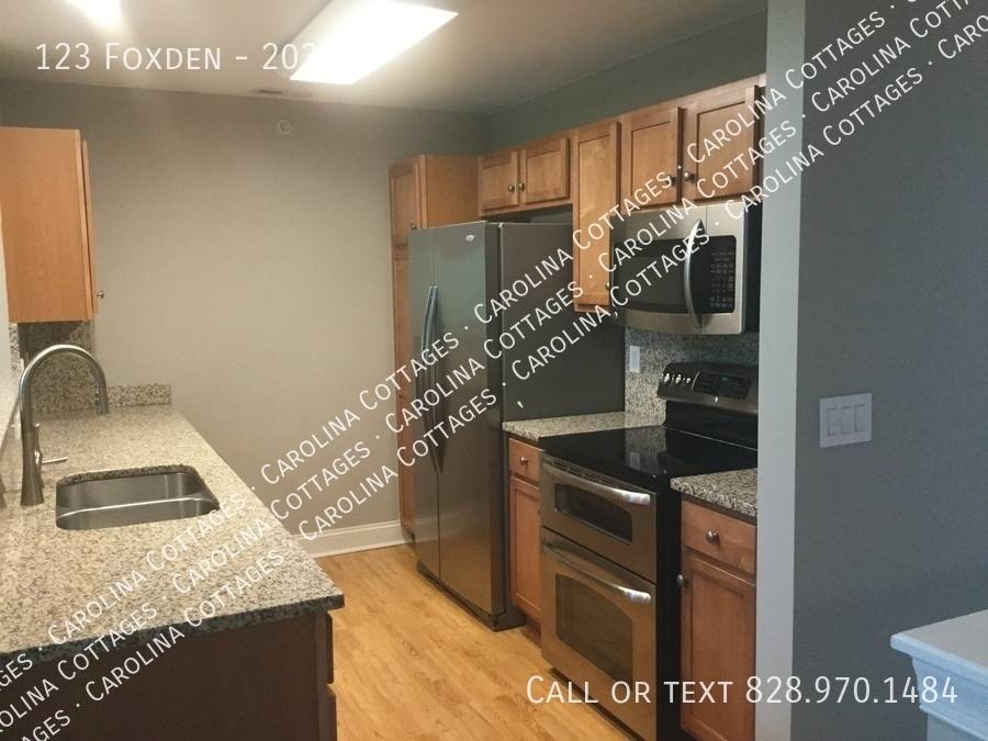 Townhouse for rent at 123 Foxden #203, Fletcher, NC 28732