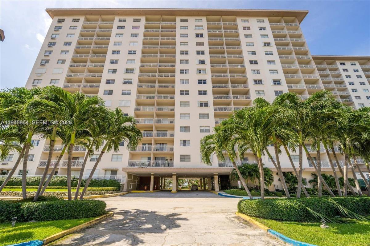 Apartment for rent at 400 Kings Point Dr #1517, North Miami Beach, FL 33160
