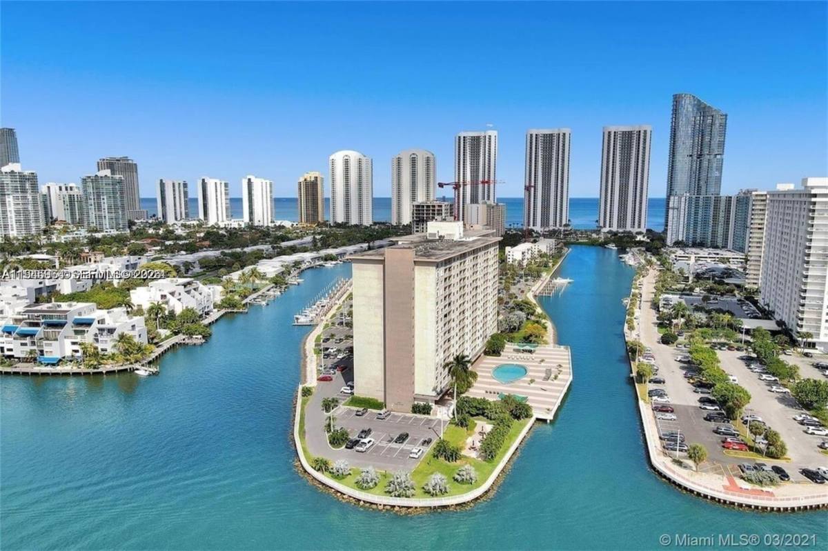Apartment for rent at 400 Kings Point Dr #1517, North Miami Beach, FL 33160