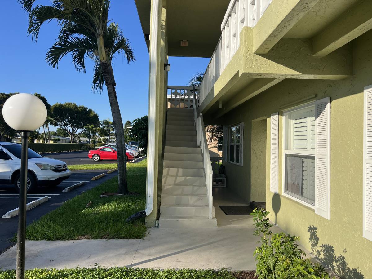 Apartment for rent at 1150 Boxwood Dr #202, Delray Beach, FL 33445