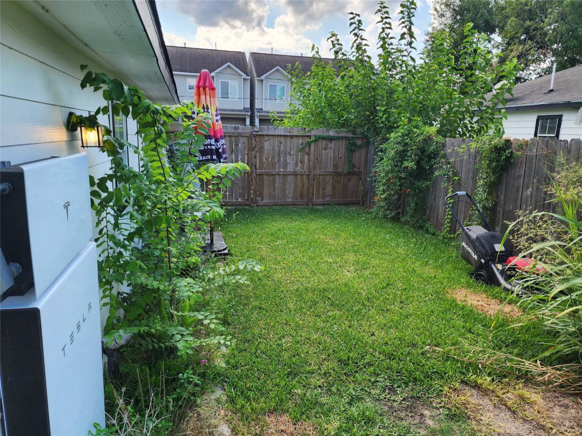 Apartment for rent at 2120 Yates St, Houston, TX 77020