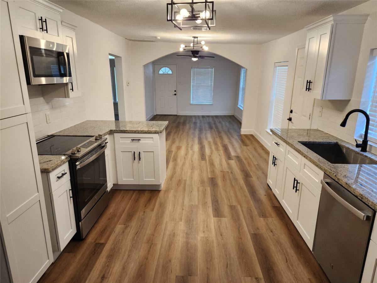 Apartment for rent at 2120 Yates St, Houston, TX 77020